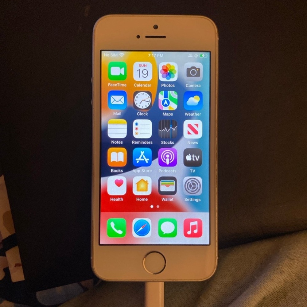 Apple iPhone SE 1st Generation 32GB